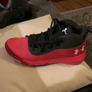 Under armor basketball shoes Grade school lockdown 4